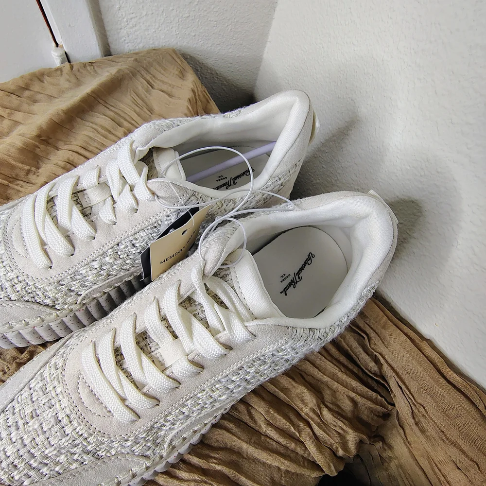 Universal Thread Women's Gray and White Memory Foam Sneakers Sz 9 - Picture 6 of 11